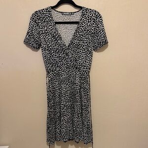 Missguided Black and White V-Neck Puff Sleeve Midi Dress